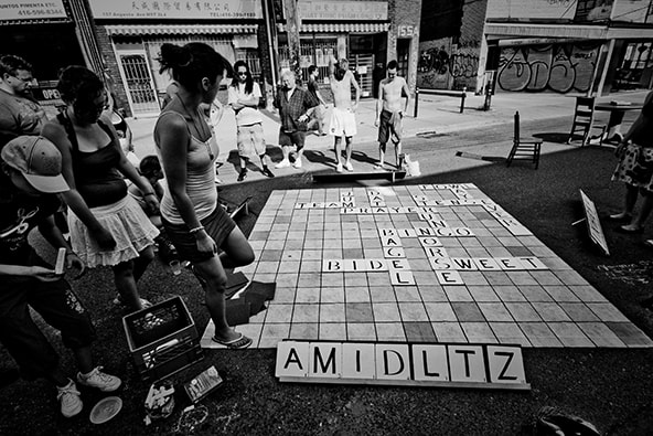 toronto : street scrabble in kensington market